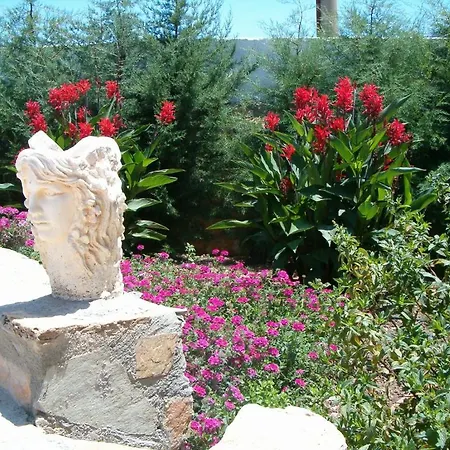 Paradise Garden 厄吕代尼兹